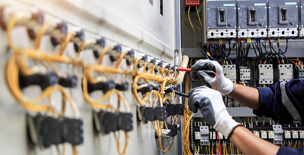 Professional Electrician technician working in Vineyard, UT